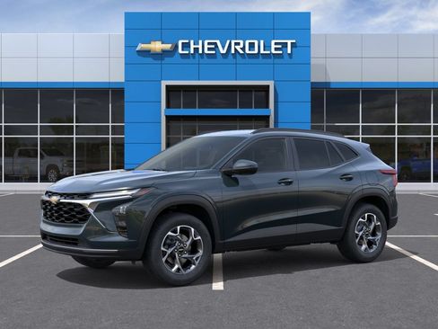 New 2026 Chevrolet Trax LT w/ LT Convenience Package FWD image 3