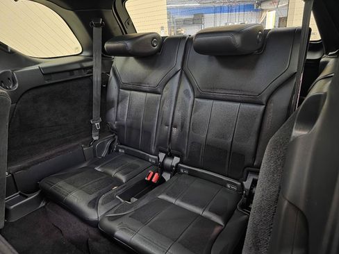 Used 2020 Land Rover Discovery Landmark AWD/4WD image 31