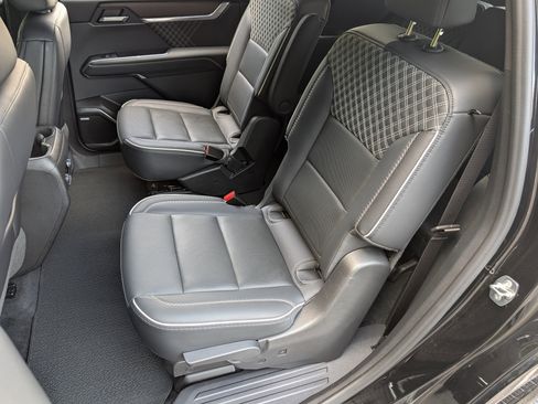 Used 2024 GMC Acadia Denali FWD image 18