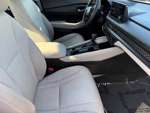 Used 2025 Honda Accord SE image 30