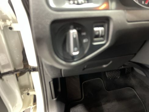 Used 2019 Volkswagen Golf S FWD image 32