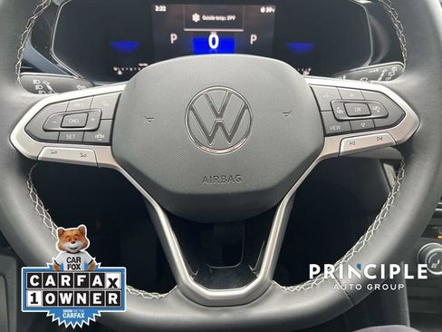 Certified 2022 Volkswagen Taos SE image 17