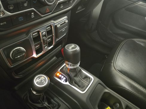 Used 2022 Jeep Wrangler Unlimited Sahara w/ Cold Weather Group AWD/4WD image 24