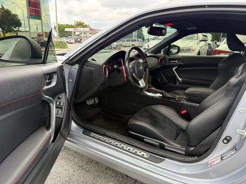 Used 2016 Subaru BRZ Limited w/ Popular Package #4 RWD image 9