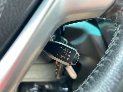 Used 2016 Toyota Sienna SE FWD image 18