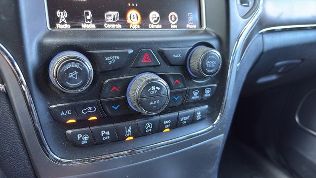 Used 2017 Jeep Grand Cherokee Overland w/ Jeep Active Safety Group AWD/4WD image 21