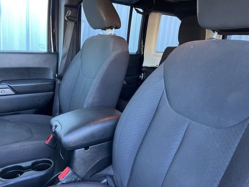 Used 2017 Jeep Wrangler Unlimited Sport image 25