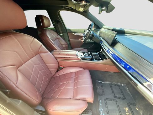 Used 2023 BMW 760i xDrive image 30
