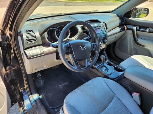 Used 2011 Kia Sorento 2WD image 12