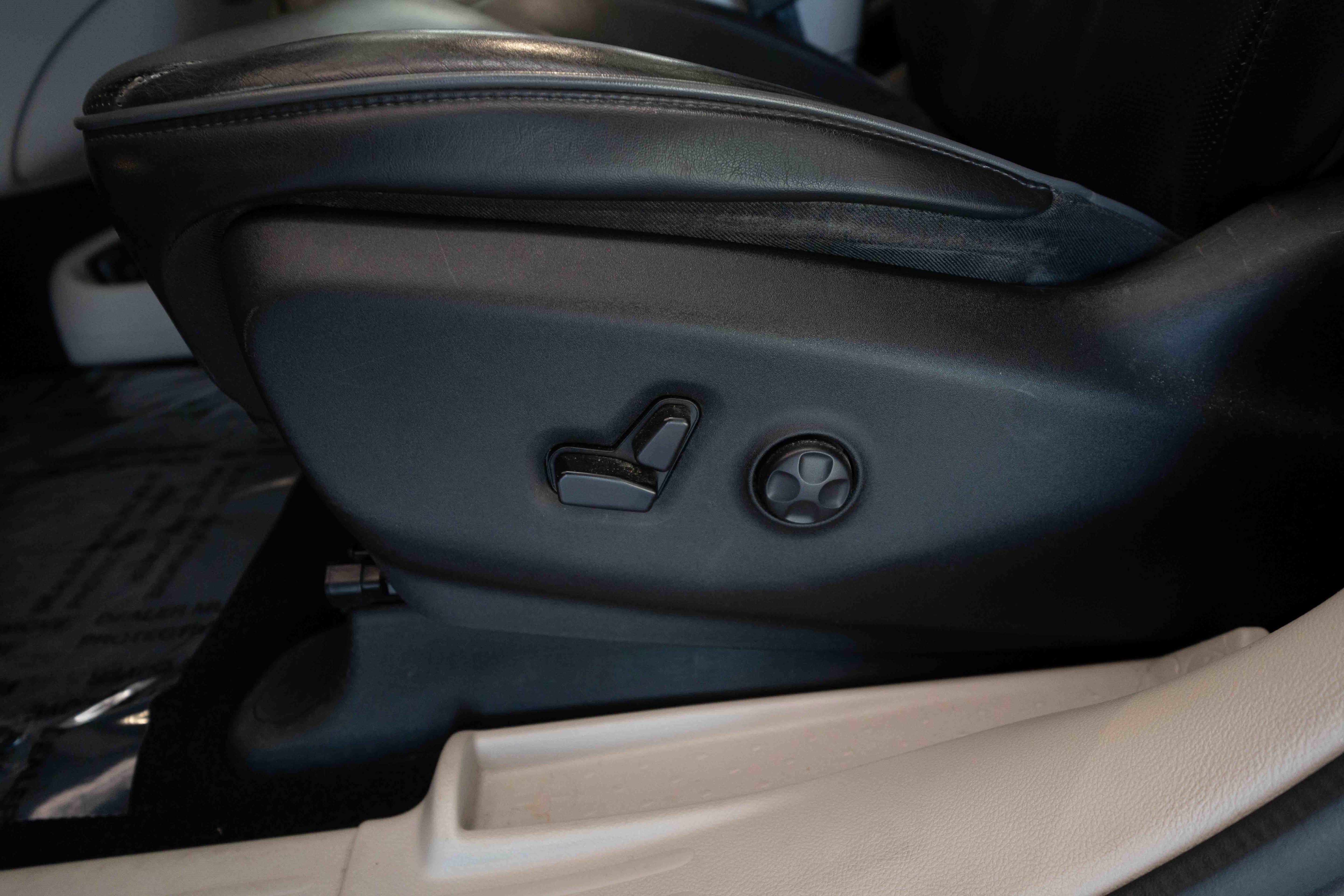 Used 2018 Chrysler Pacifica Limited FWD image 12