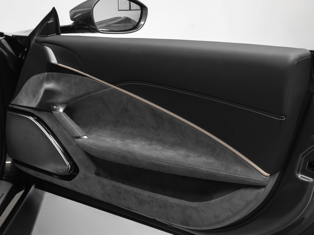 Used 2024 Ferrari Roma Spider RWD image 37