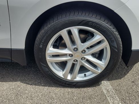 Used 2020 Chevrolet Equinox Premier AWD/4WD image 6