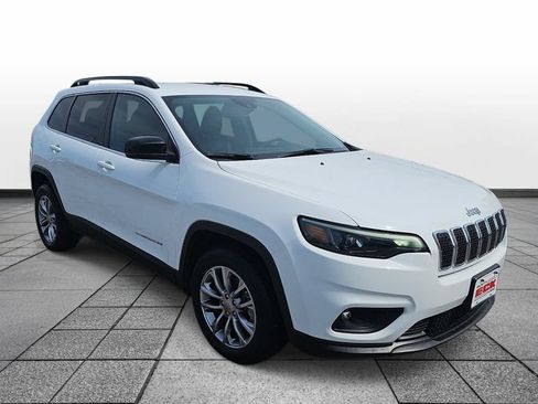 Used 2022 Jeep Cherokee Latitude Lux FWD image 3