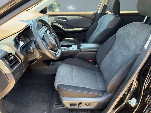 Used 2023 Nissan Rogue SV image 5