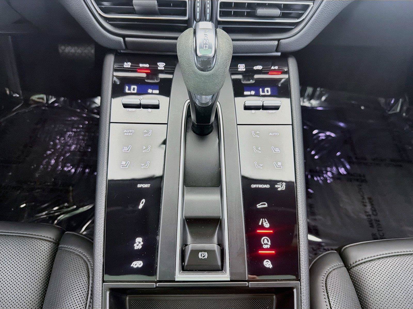 Certified 2023 Porsche Macan S AWD/4WD image 21