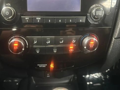 Used 2017 Nissan Rogue S FWD image 15