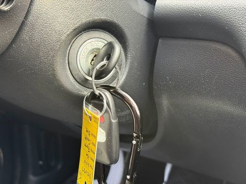 Used 2010 Kia Forte Koup SX image 25