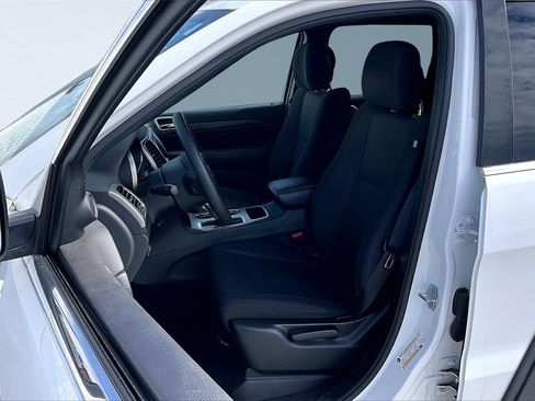 Certified 2018 Jeep Grand Cherokee Laredo image 3