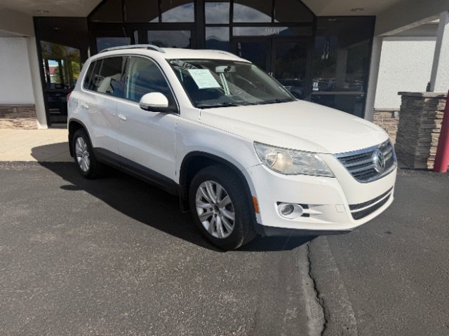 Used 2010 Volkswagen Tiguan SE FWD image 2