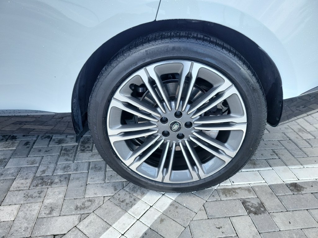 Certified 2025 Land Rover Range Rover SE AWD/4WD image 14