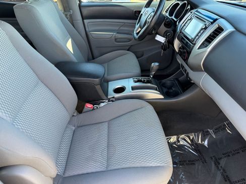 Used 2015 Toyota Tacoma PreRunner w/ SR5 Package RWD image 10