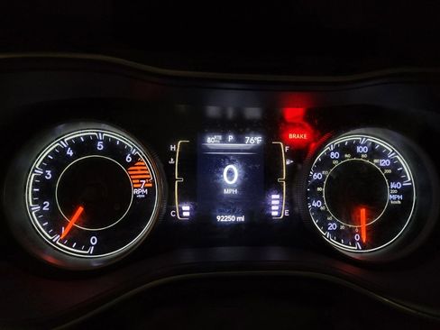 Used 2019 Jeep Cherokee Latitude Plus w/ Cold Weather Group FWD image 23