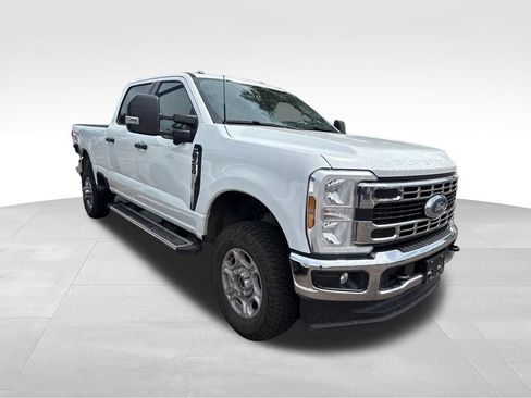 Used 2025 Ford F250 XLT w/ 360-Degree Camera Package AWD/4WD image 3