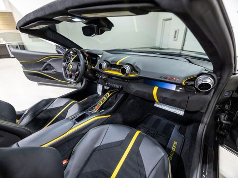 Used 2023 Ferrari 812 GTS image 40