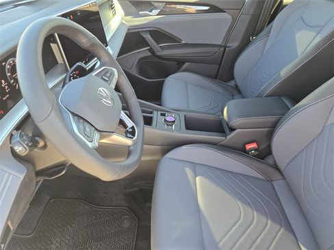 New 2026 Volkswagen Tiguan SE R-Line image 11