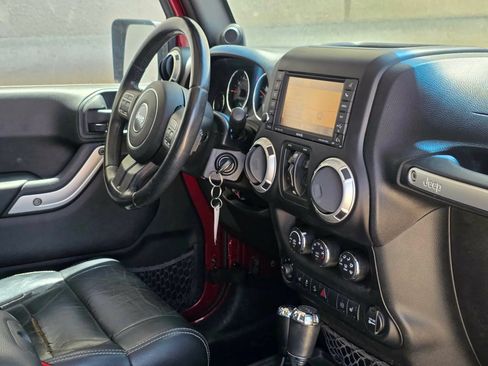 Used 2012 Jeep Wrangler Unlimited Sahara w/ Connectivity Group AWD/4WD image 17