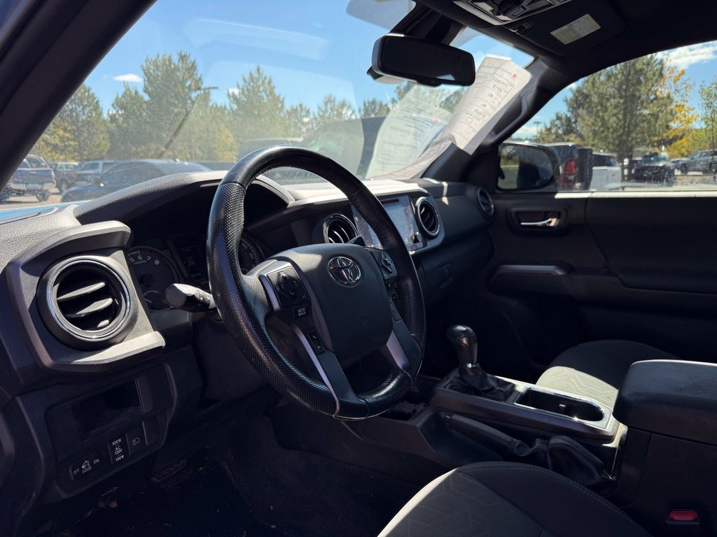 Used 2019 Toyota Tacoma TRD Off-Road w/ Technology Package AWD/4WD image 23
