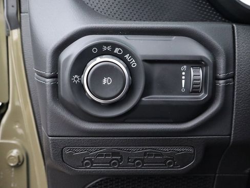 New 2025 Jeep Wrangler Unlimited Rubicon w/ Technology Group image 16