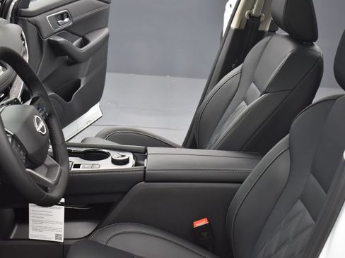 New 2026 Nissan Rogue Platinum w/ Platinum Premium Package AWD/4WD image 18