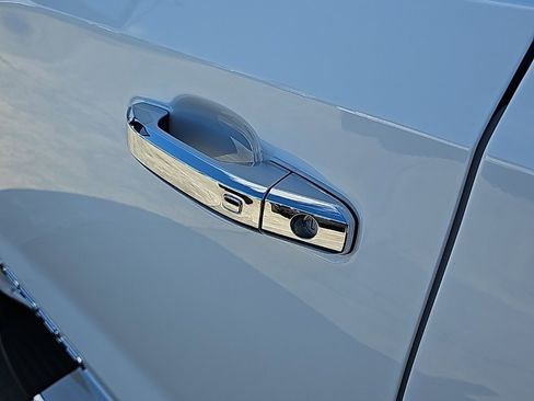 New 2026 GMC Sierra 1500 SLT image 9