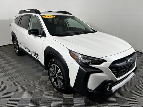 Used 2025 Subaru Outback Limited AWD/4WD image 3