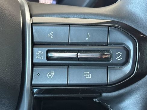 Used 2025 Chevrolet Colorado Trail Boss AWD/4WD image 38