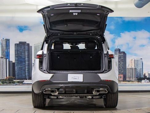 Used 2025 Land Rover Range Rover Sport SE image 12