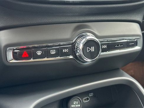 Used 2023 Volvo XC40 Recharge Ultimate w/ Protection Package Premier image 23