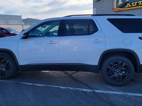 Used 2021 Chevrolet Traverse LT w/ LPO, Blackout Package image 8