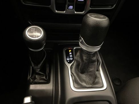 Used 2022 Jeep Wrangler Unlimited Sport AWD/4WD image 16