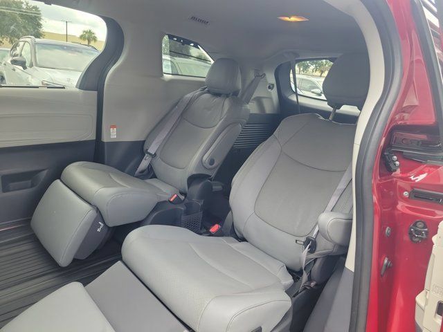 Used 2023 Toyota Sienna Limited AWD/4WD image 16