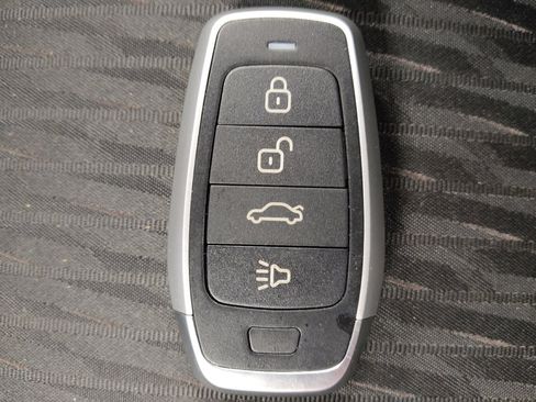 Used 2020 Nissan Rogue SV image 32