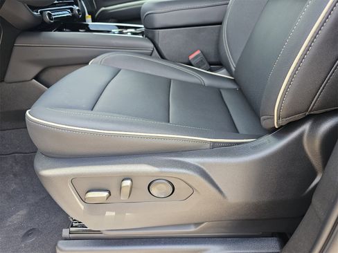 New 2025 Chevrolet Suburban Premier w/ Sun And Tow Package image 15