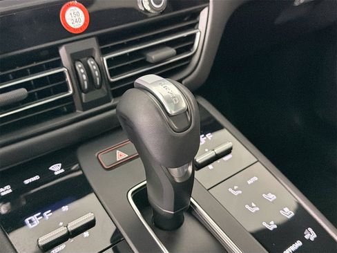 Certified 2023 Porsche Macan image 34