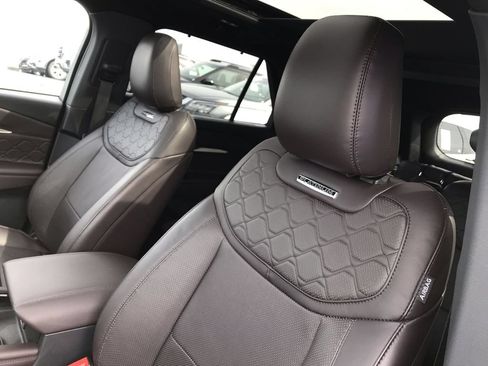 Used 2025 Ford Explorer Platinum w/ Ultimate Package AWD/4WD image 11