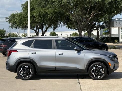 Used 2026 Kia Seltos EX FWD image 3