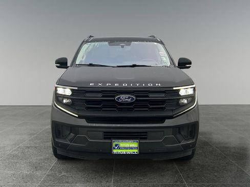 Used 2025 Ford Expedition Max Active AWD/4WD image 3