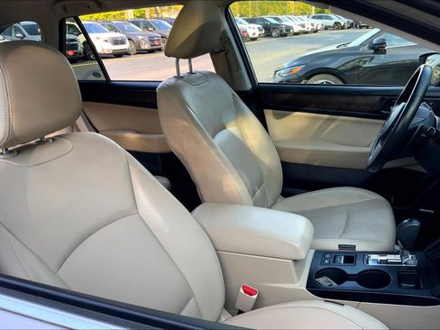 Used 2017 Subaru Outback 2.5i Limited image 7