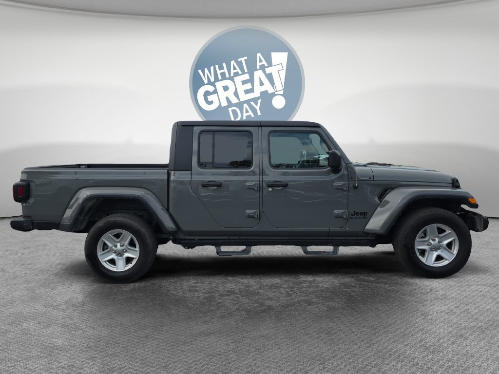 Used 2022 Jeep Gladiator Sport AWD/4WD image 2