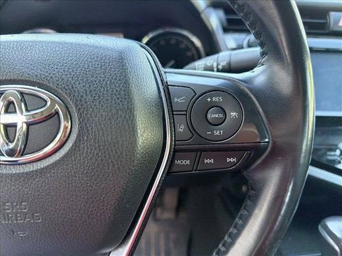 Used 2020 Toyota Camry SE FWD image 16